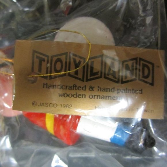 VINTAGE 1982 JASCO TOYLAND HANDCRAFTED & PAINTED WOODEN ORNAMENT DRUMMER - Picture 4 of 5